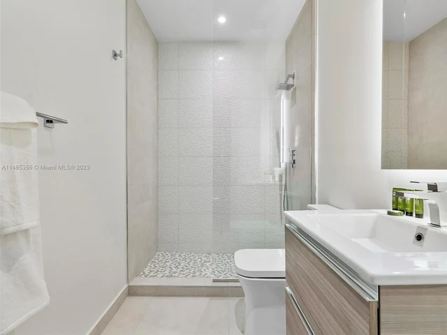 239 SW 9 # 2003, Miami FL 33130