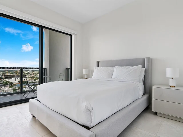 239 SW 9 # 2003, Miami FL 33130