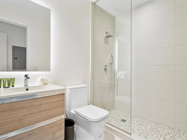 239 SW 9 # 2003, Miami FL 33130