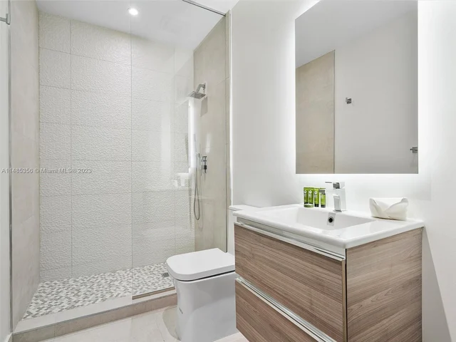 239 SW 9 # 2003, Miami FL 33130