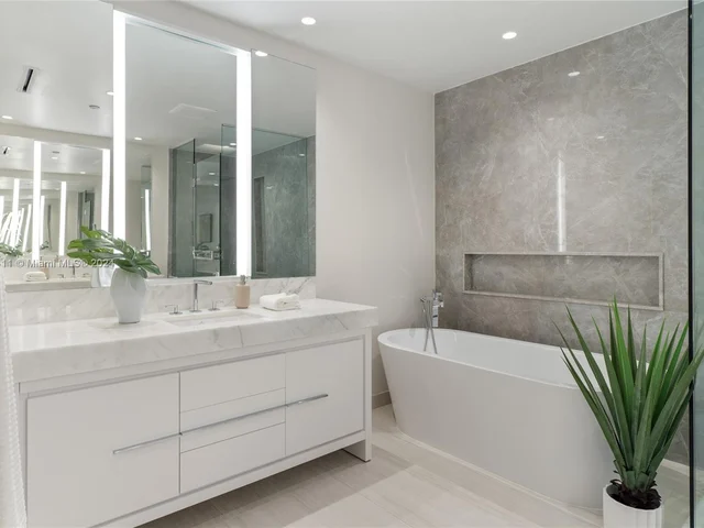 200 SE Mizner Blvd # 406, Boca Raton FL 33432