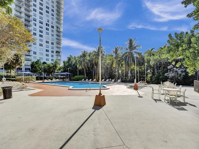 2851 NE 183rd St # 1814E, Aventura FL 33160