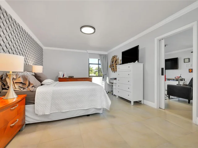 20500 W Country Club Dr # 501, Aventura FL 33180