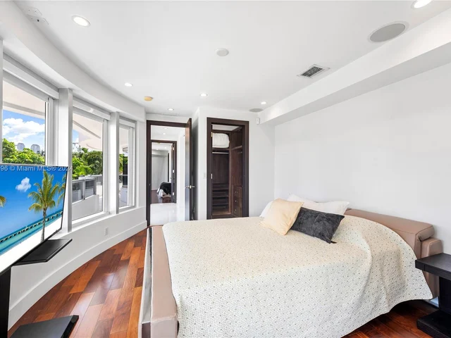 3344 NE 167th St, North Miami Beach FL 33160