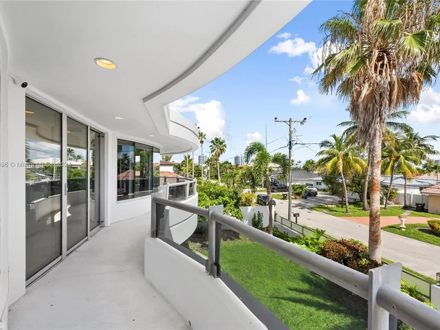 3344 NE 167th St, North Miami Beach FL 33160