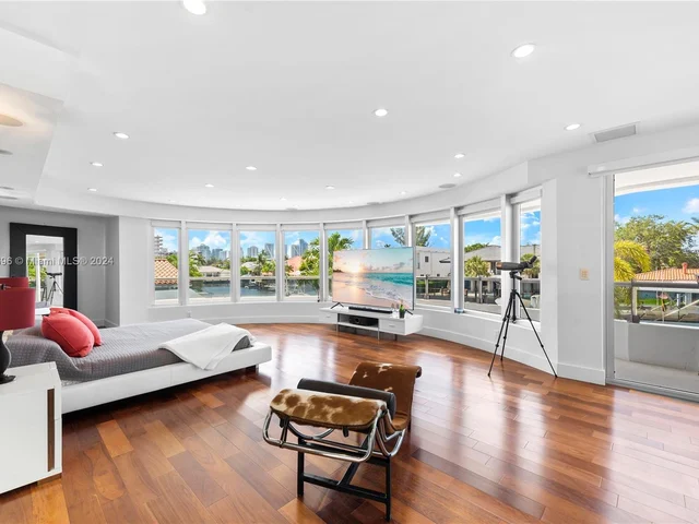 3344 NE 167th St, North Miami Beach FL 33160