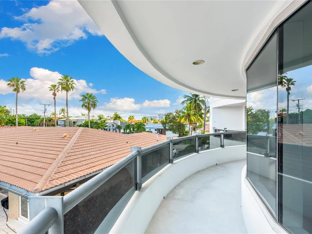 3344 NE 167th St, North Miami Beach FL 33160