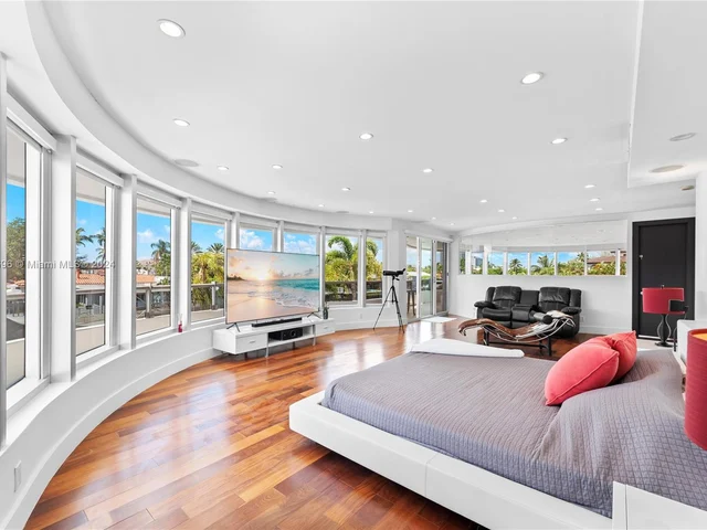 3344 NE 167th St, North Miami Beach FL 33160