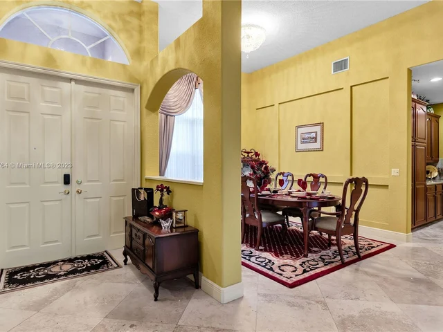 5041 Lakewood Dr, Cooper City FL 33330