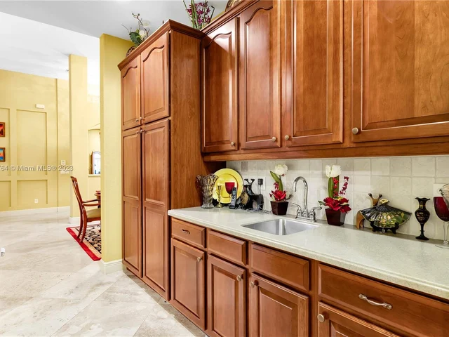 5041 Lakewood Dr, Cooper City FL 33330