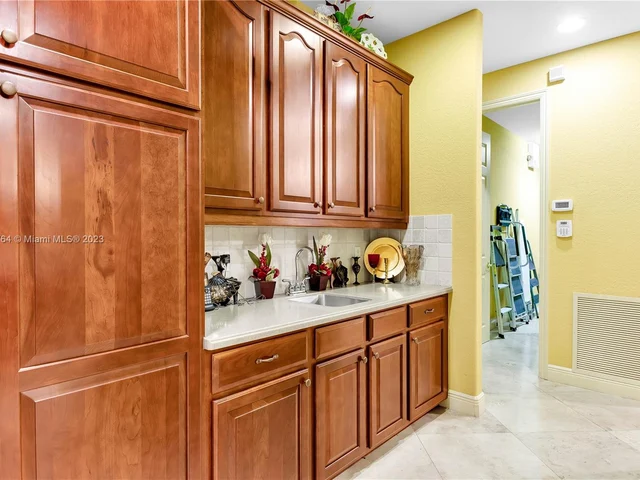 5041 Lakewood Dr, Cooper City FL 33330