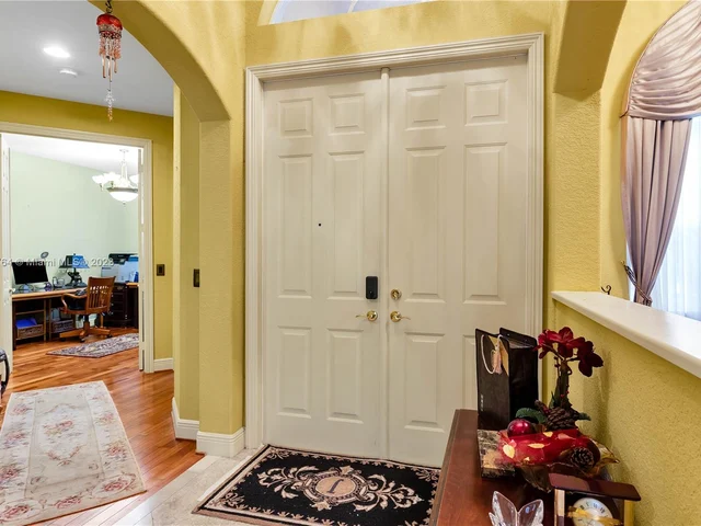 5041 Lakewood Dr, Cooper City FL 33330