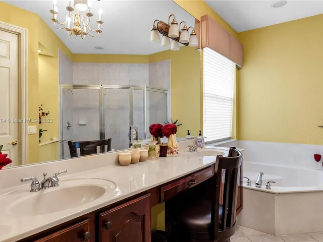 5041 Lakewood Dr, Cooper City FL 33330