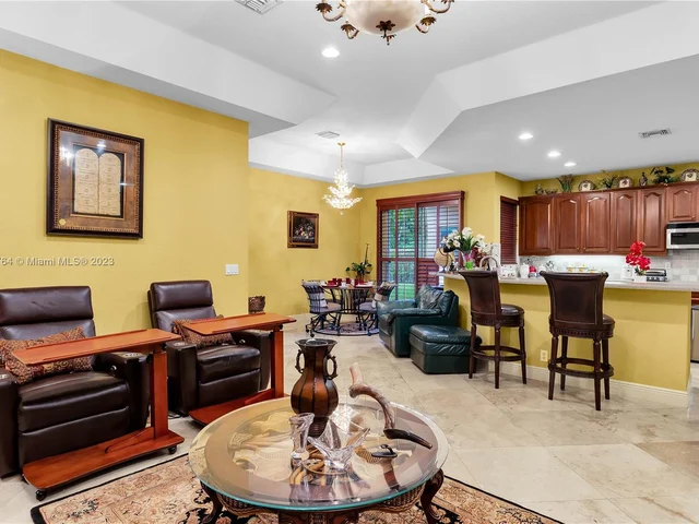 5041 Lakewood Dr, Cooper City FL 33330