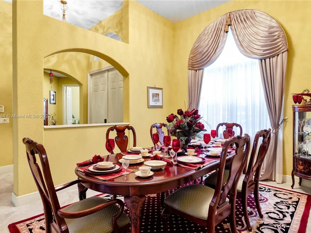 5041 Lakewood Dr, Cooper City FL 33330