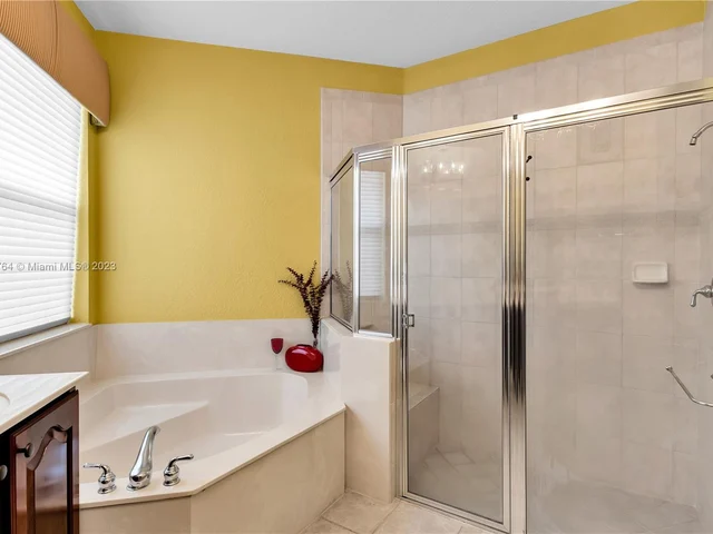 5041 Lakewood Dr, Cooper City FL 33330