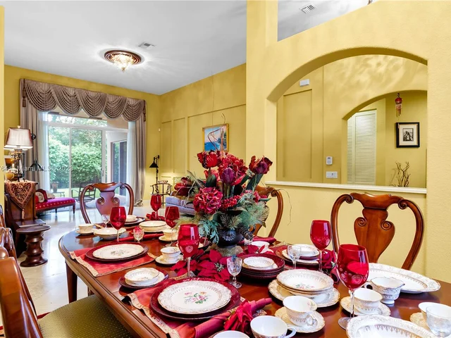 5041 Lakewood Dr, Cooper City FL 33330