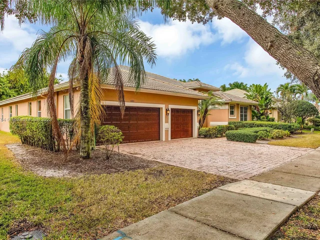 5041 Lakewood Dr, Cooper City FL 33330