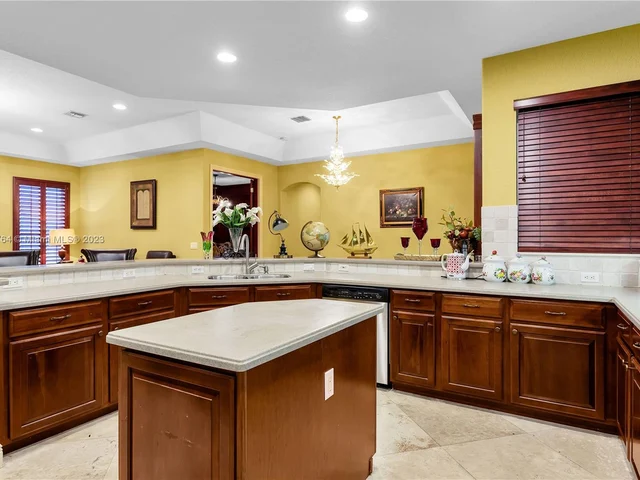 5041 Lakewood Dr, Cooper City FL 33330