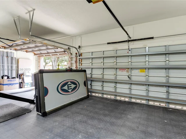 5041 Lakewood Dr, Cooper City FL 33330