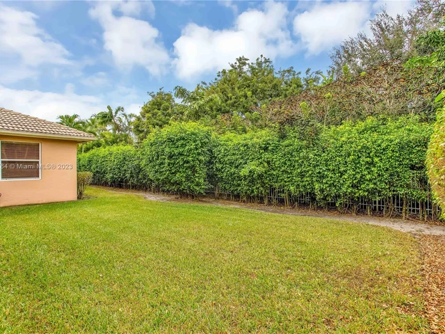 5041 Lakewood Dr, Cooper City FL 33330