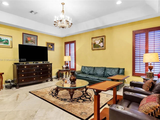 5041 Lakewood Dr, Cooper City FL 33330