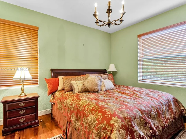 5041 Lakewood Dr, Cooper City FL 33330