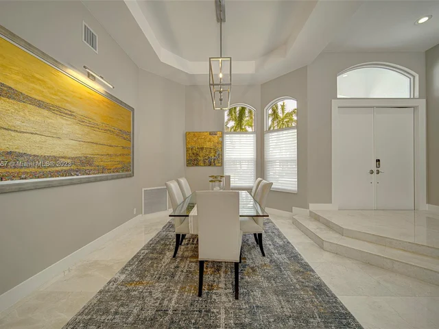 2557 Montclaire Cir, Weston FL 33327