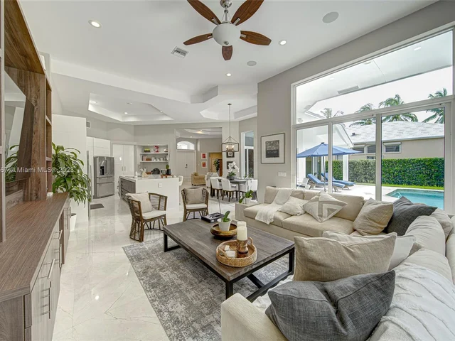 2557 Montclaire Cir, Weston FL 33327