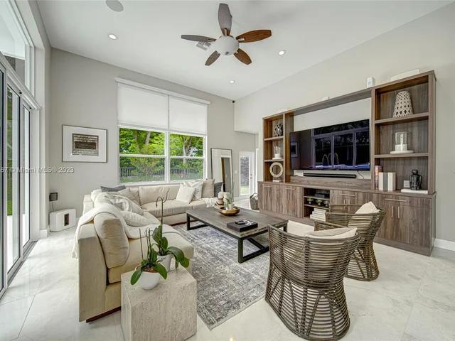 2557 Montclaire Cir, Weston FL 33327