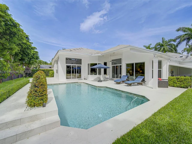 2557 Montclaire Cir, Weston FL 33327