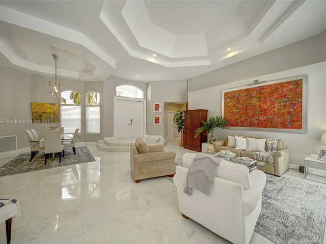 2557 Montclaire Cir, Weston FL 33327