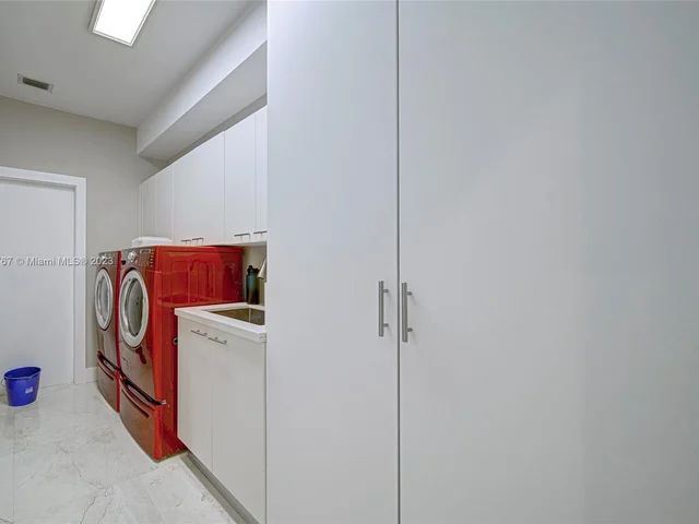 2557 Montclaire Cir, Weston FL 33327