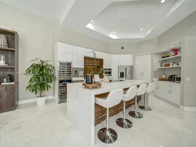 2557 Montclaire Cir, Weston FL 33327