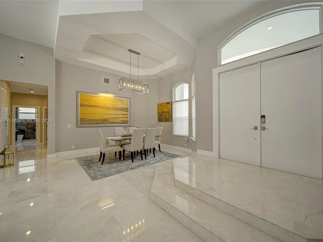 2557 Montclaire Cir, Weston FL 33327