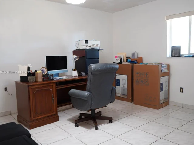 760 W 76th St, Hialeah FL 33014