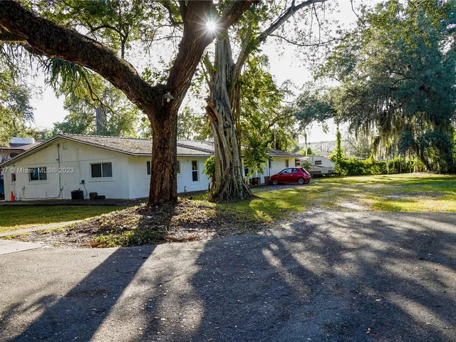 760 W 76th St, Hialeah FL 33014