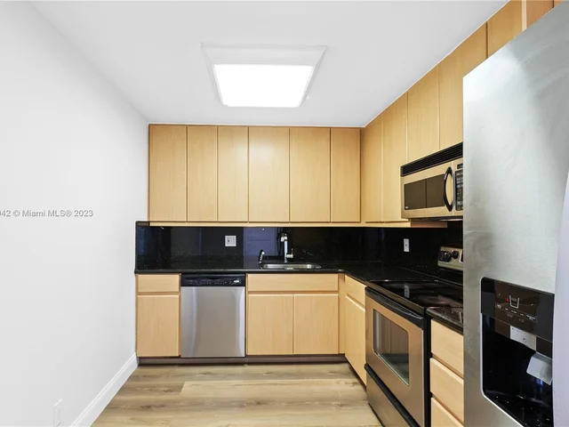 2500 Parkview Dr # 1216, Hallandale Beach FL 33009