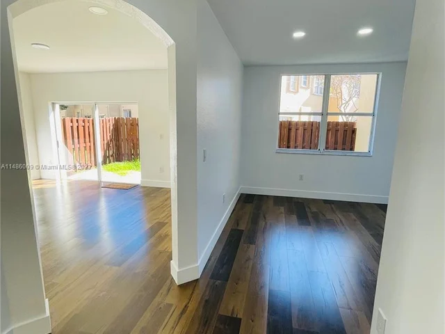 1570 NE 33rd Rd # 11, Homestead FL 33033