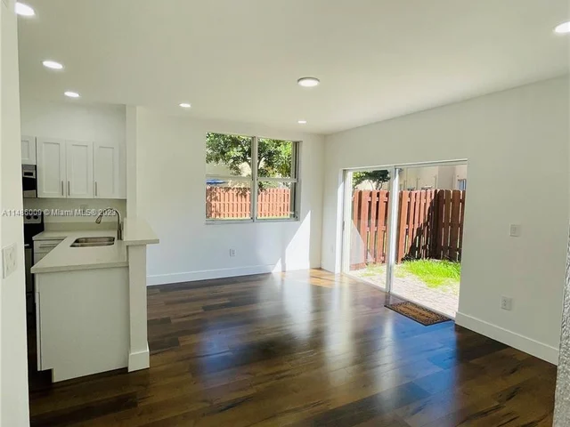 1570 NE 33rd Rd # 11, Homestead FL 33033