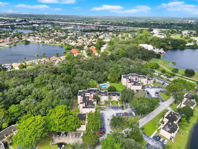 9410 Live Oak Pl # 105, Davie FL 33324