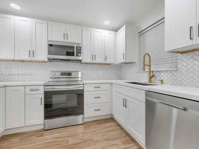 9410 Live Oak Pl # 105, Davie FL 33324