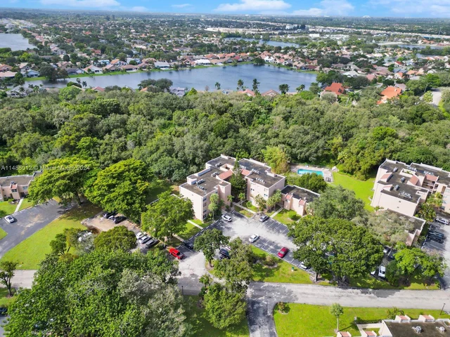 9410 Live Oak Pl # 105, Davie FL 33324