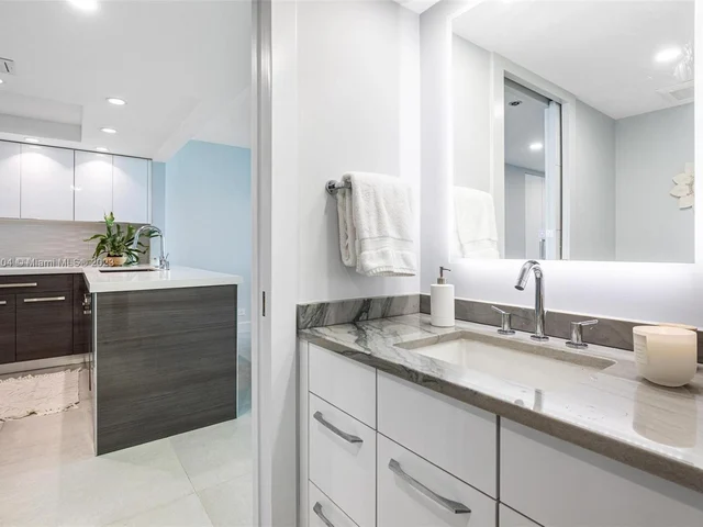 1717 N Bayshore Dr # 2637, Miami FL 33132