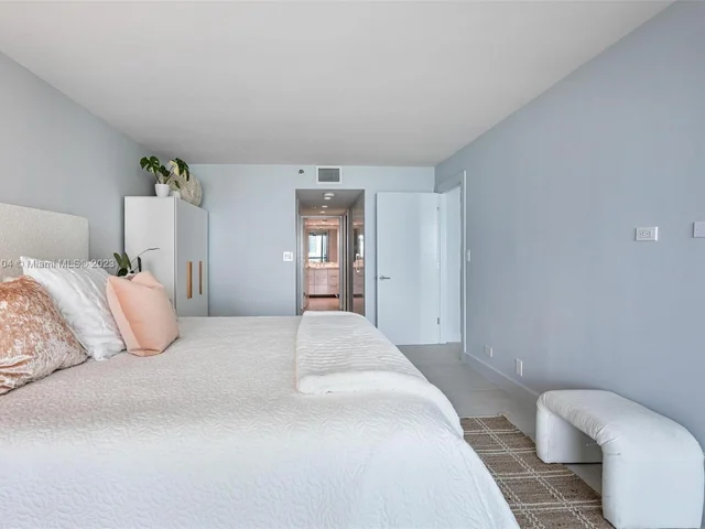 1717 N Bayshore Dr # 2637, Miami FL 33132