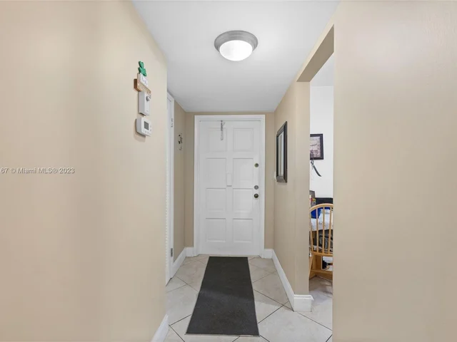 1000 Hillcrest Ct # 214, Hollywood FL 33021