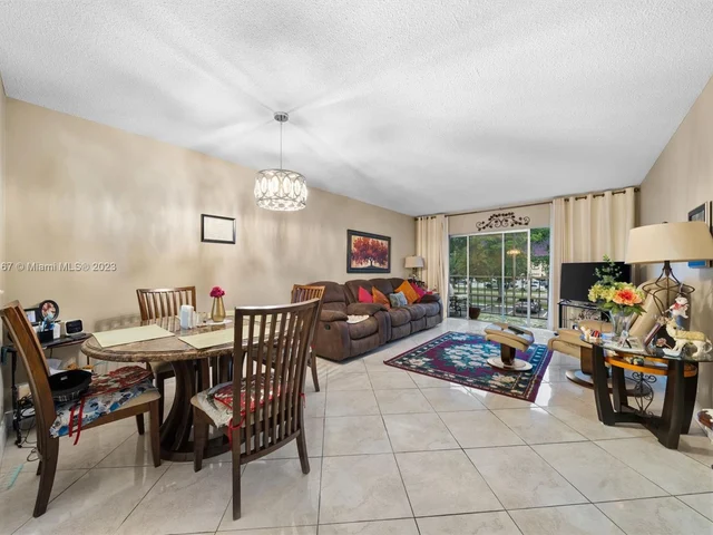 1000 Hillcrest Ct # 214, Hollywood FL 33021