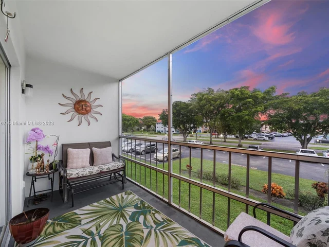 1000 Hillcrest Ct # 214, Hollywood FL 33021