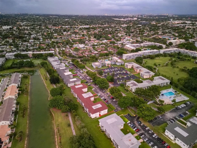 1000 Hillcrest Ct # 214, Hollywood FL 33021