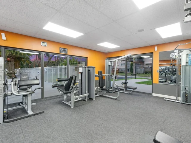 1000 Hillcrest Ct # 214, Hollywood FL 33021